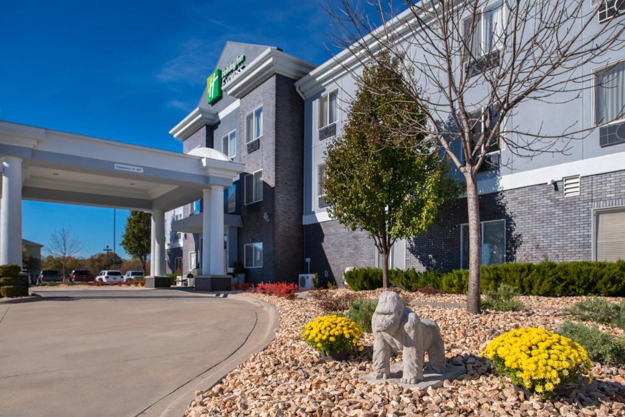Holiday Inn Express & Suites Pittsburg By Ihg Exterior photo