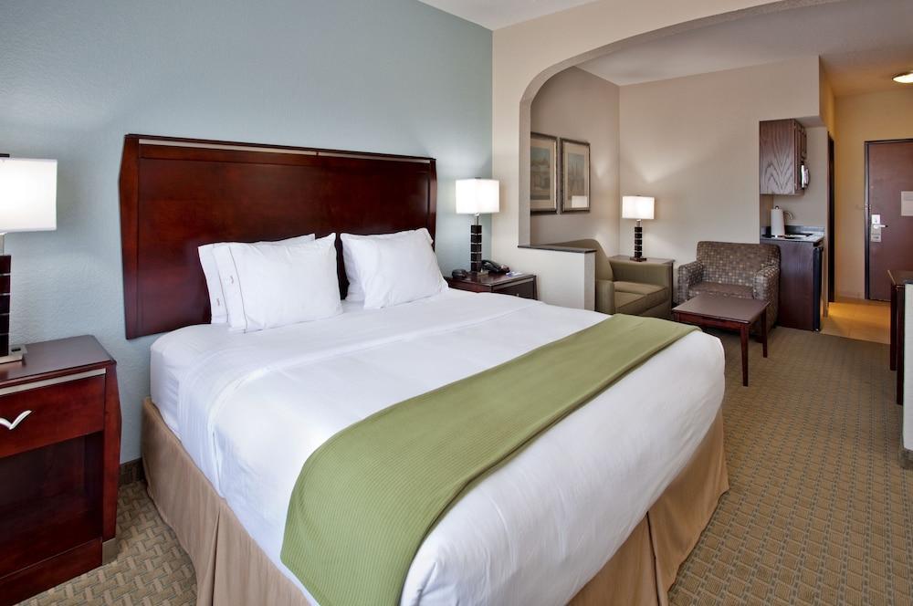 Holiday Inn Express & Suites Pittsburg By Ihg Exterior photo