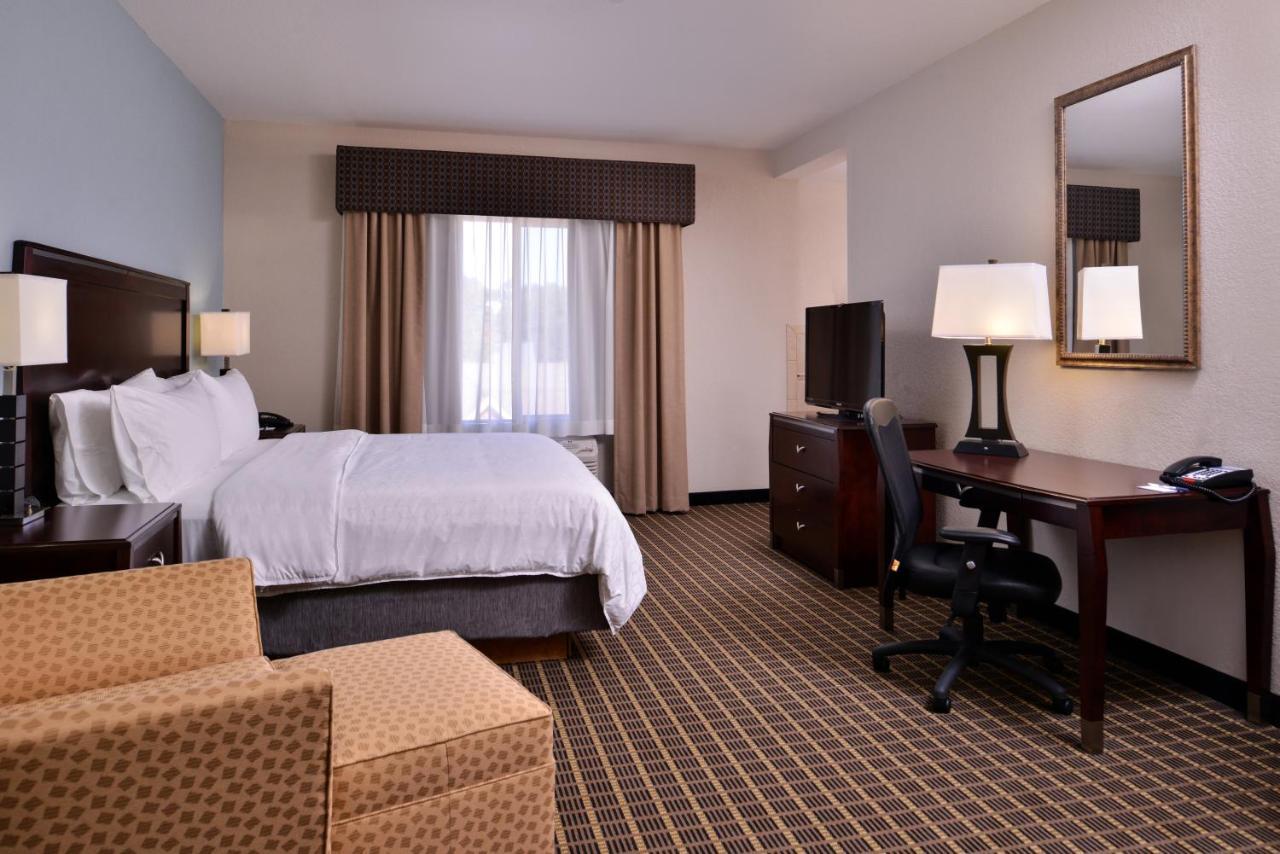 Holiday Inn Express & Suites Pittsburg By Ihg Exterior photo