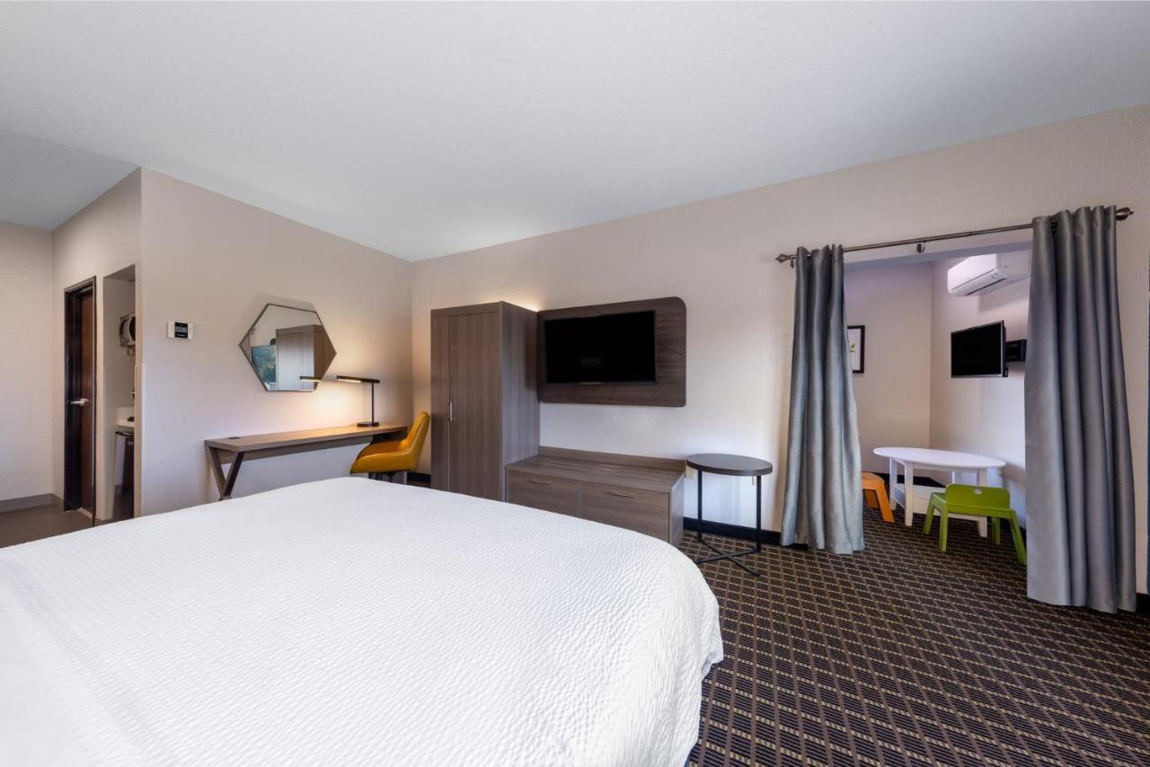 Holiday Inn Express & Suites Pittsburg By Ihg Exterior photo
