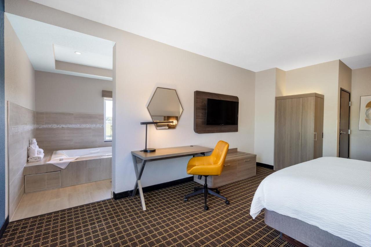 Holiday Inn Express & Suites Pittsburg By Ihg Exterior photo