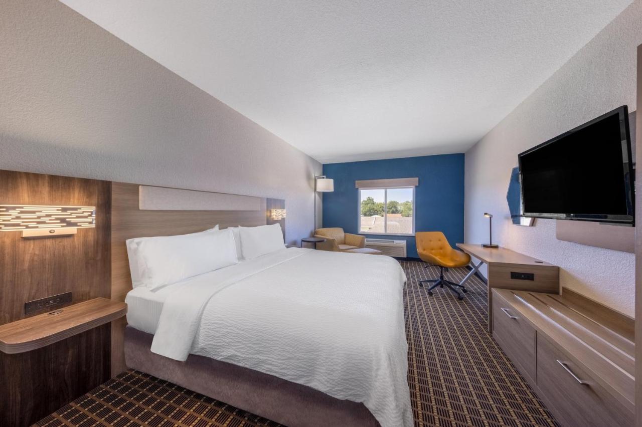Holiday Inn Express & Suites Pittsburg By Ihg Exterior photo