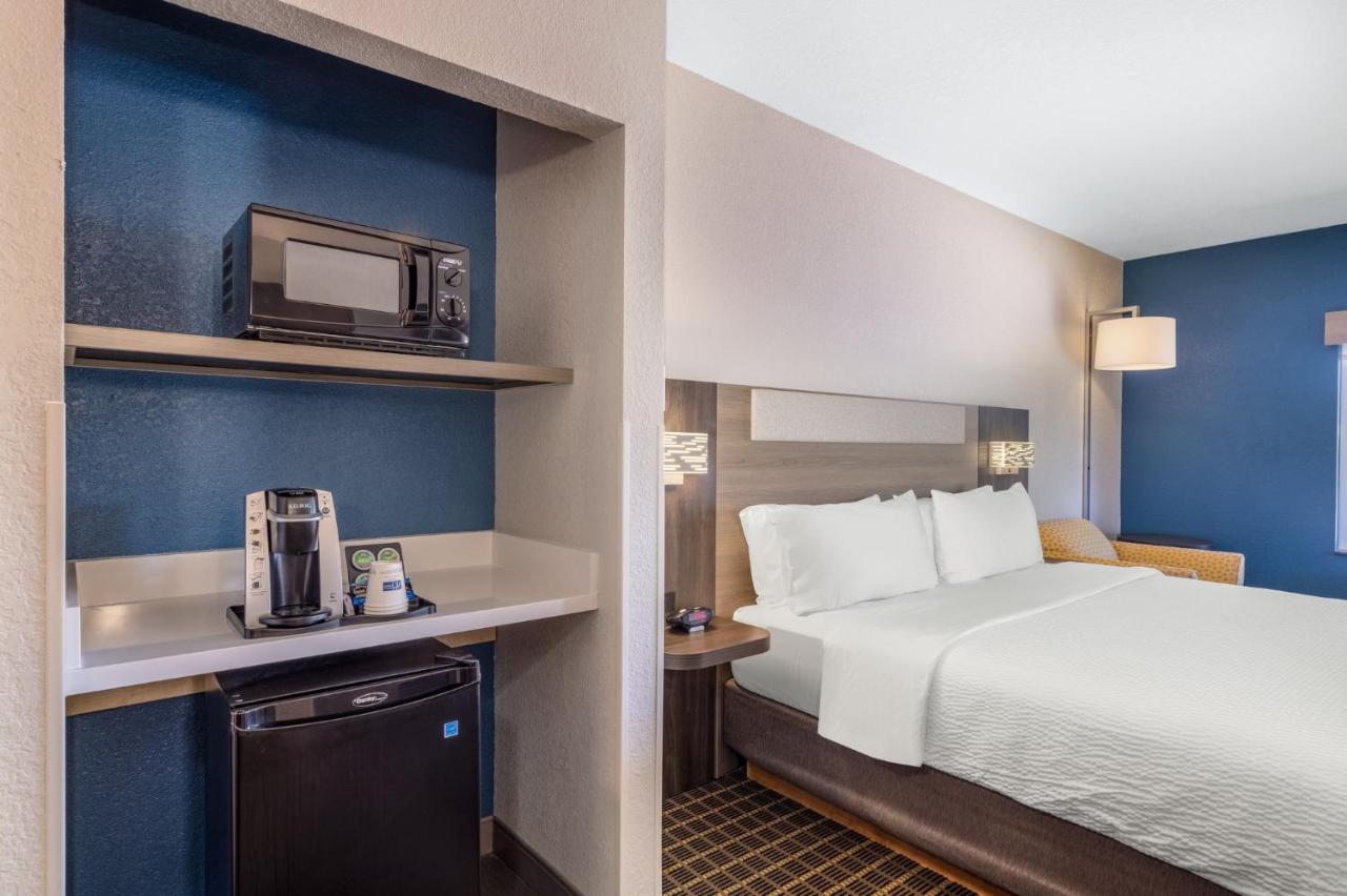 Holiday Inn Express & Suites Pittsburg By Ihg Exterior photo