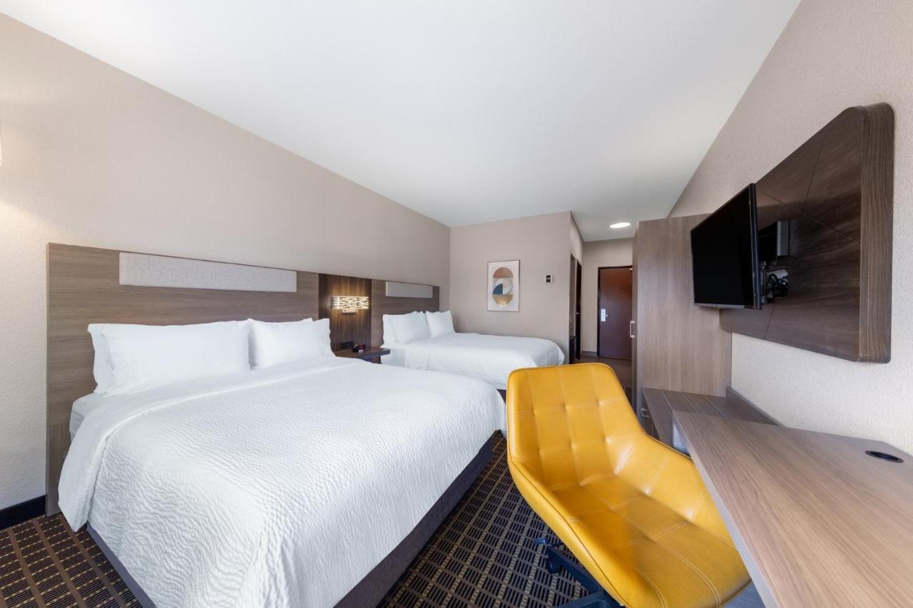 Holiday Inn Express & Suites Pittsburg By Ihg Exterior photo