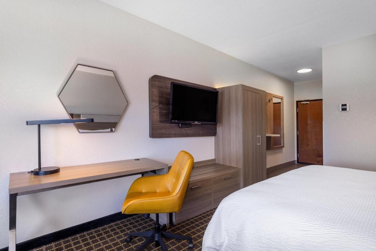 Holiday Inn Express & Suites Pittsburg By Ihg Exterior photo