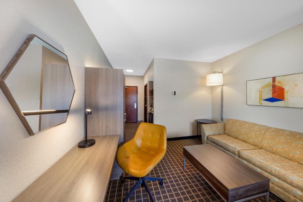 Holiday Inn Express & Suites Pittsburg By Ihg Exterior photo