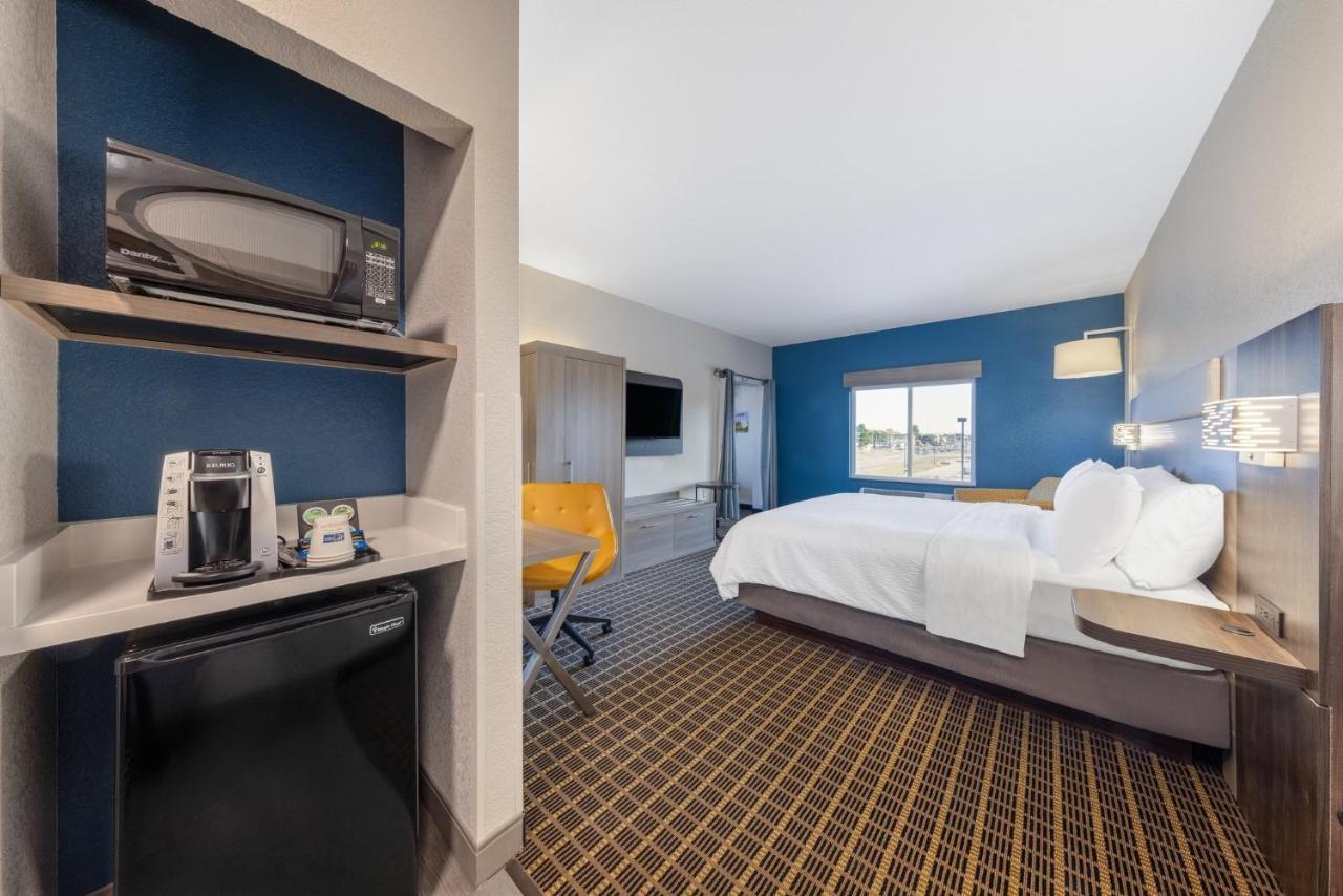 Holiday Inn Express & Suites Pittsburg By Ihg Exterior photo