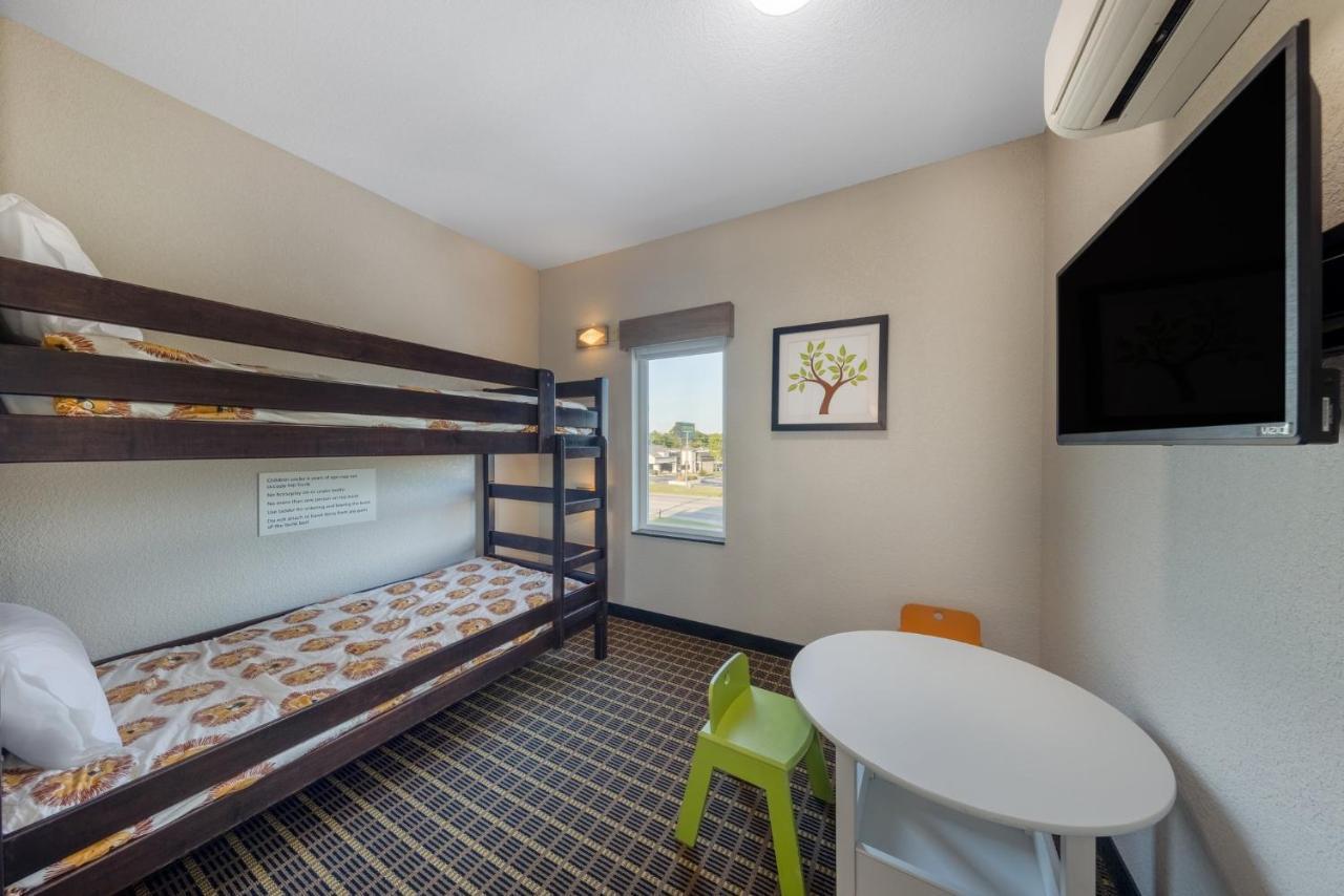 Holiday Inn Express & Suites Pittsburg By Ihg Exterior photo