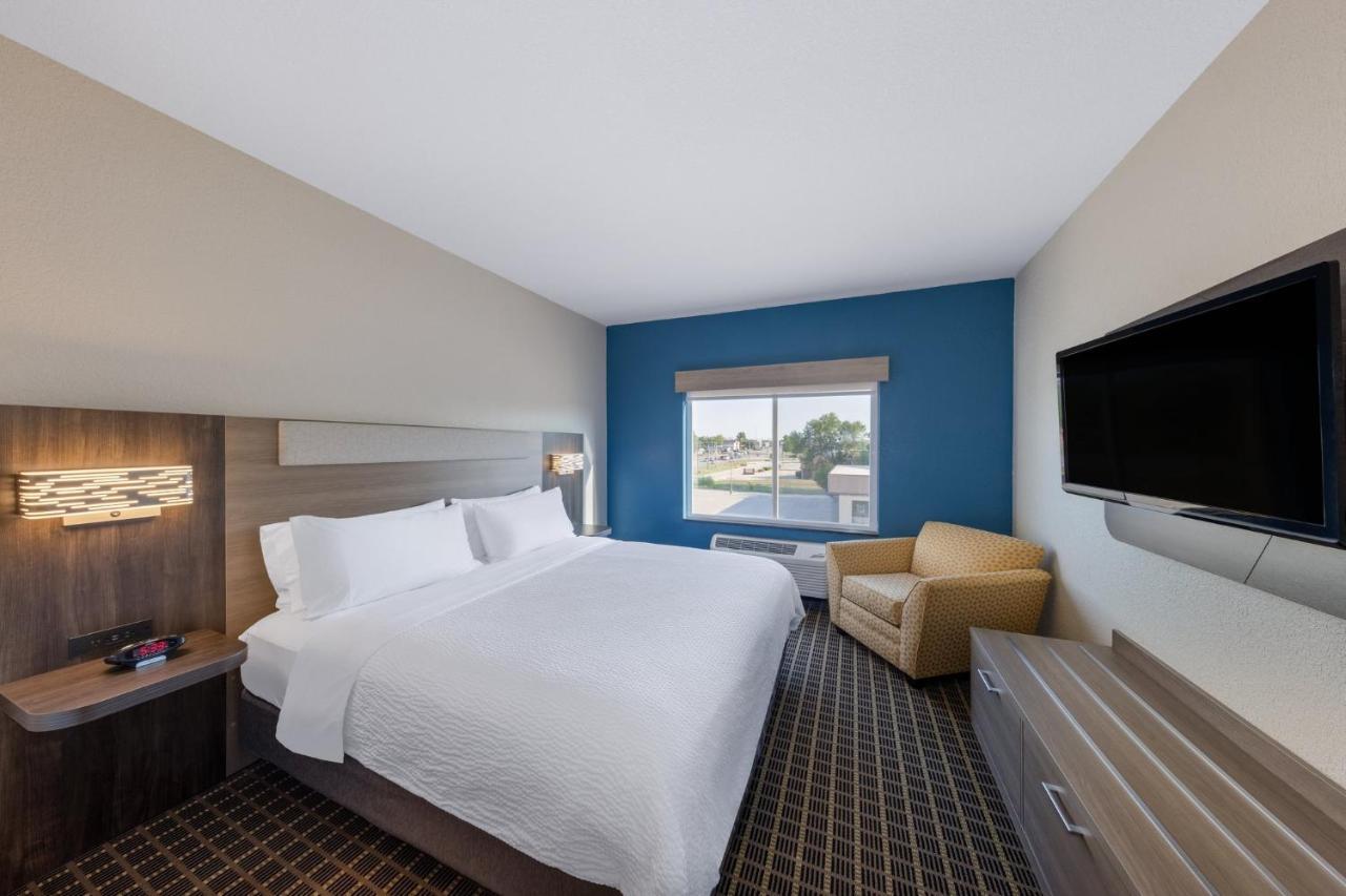 Holiday Inn Express & Suites Pittsburg By Ihg Exterior photo