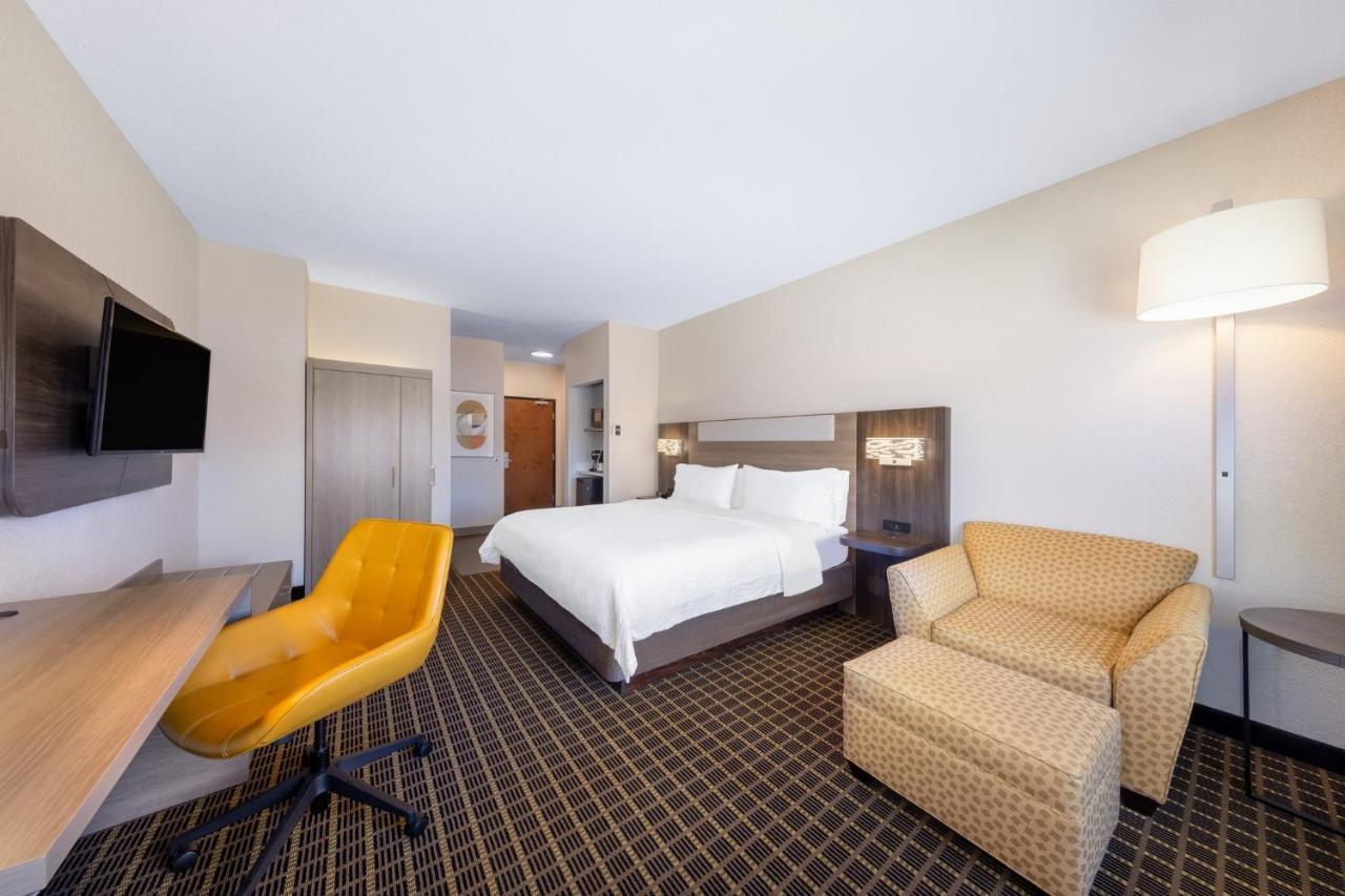 Holiday Inn Express & Suites Pittsburg By Ihg Exterior photo