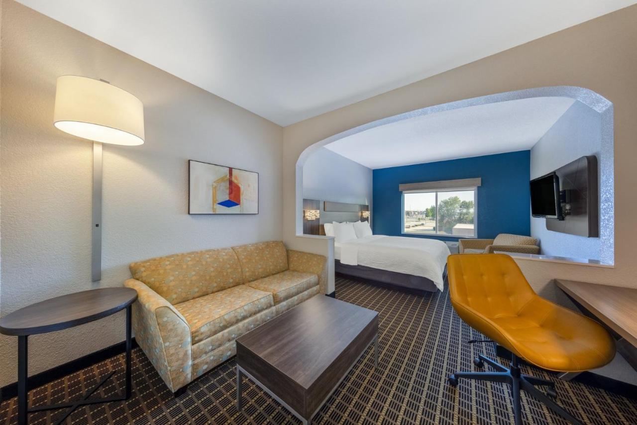 Holiday Inn Express & Suites Pittsburg By Ihg Exterior photo