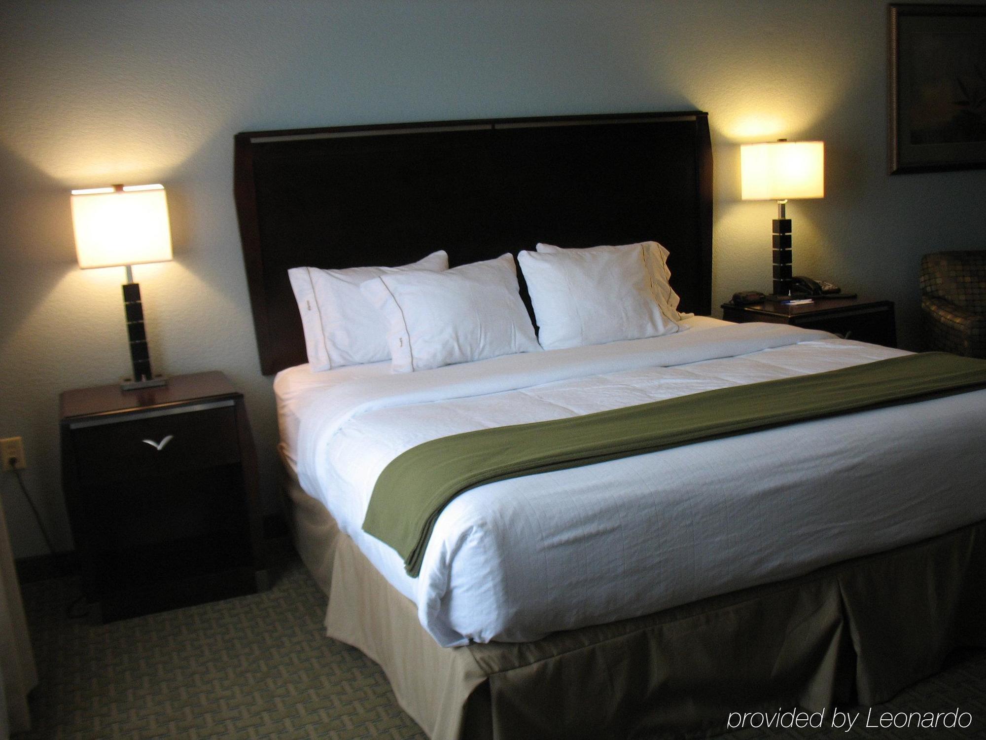 Holiday Inn Express & Suites Pittsburg By Ihg Room photo