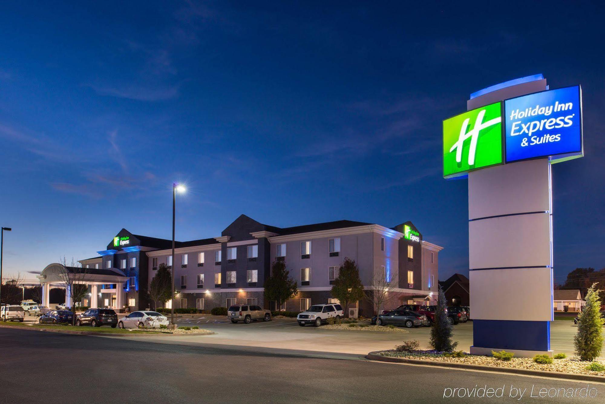 Holiday Inn Express & Suites Pittsburg By Ihg Exterior photo