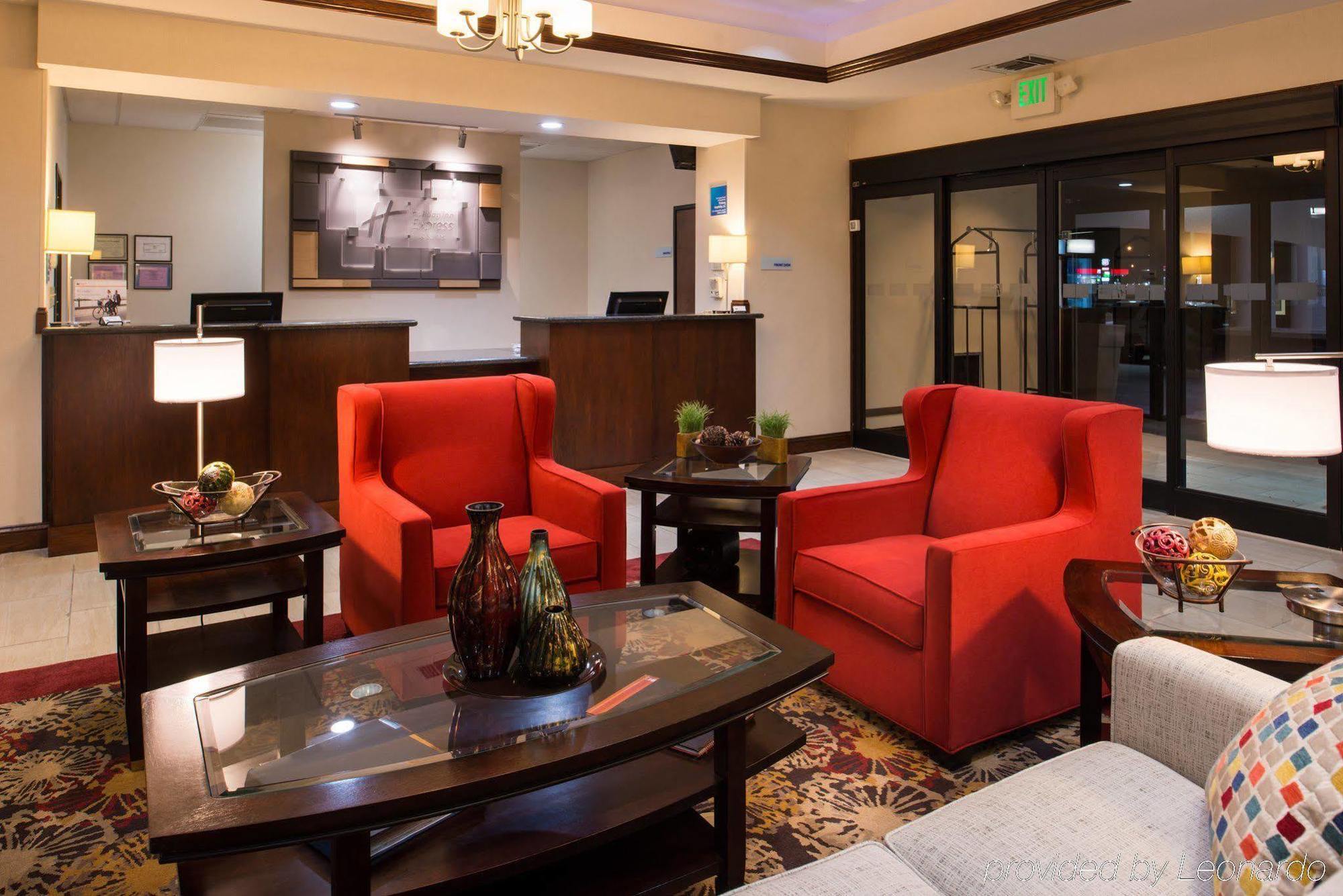Holiday Inn Express & Suites Pittsburg By Ihg Exterior photo
