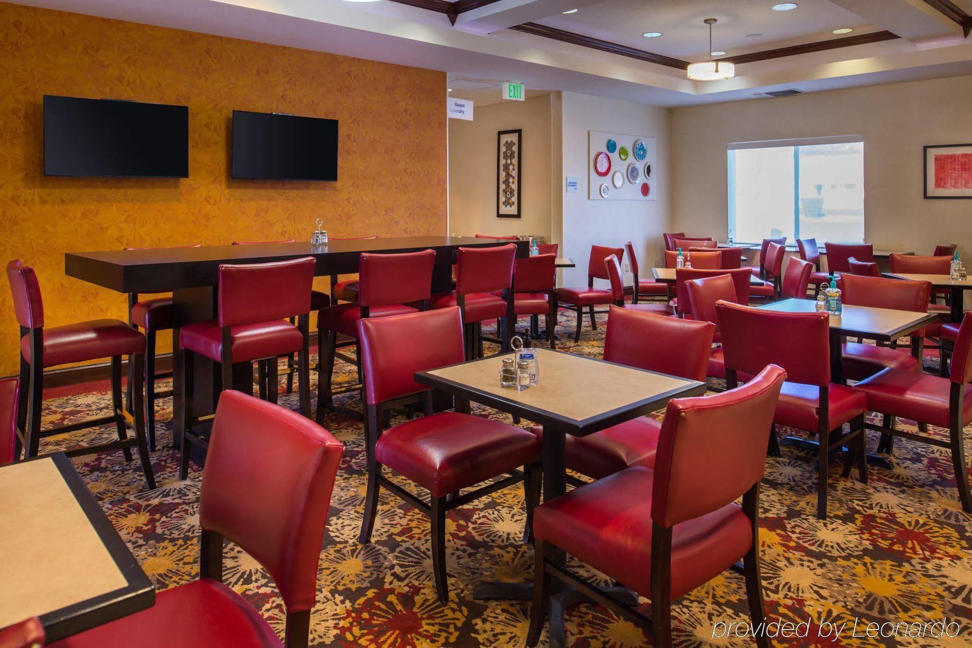 Holiday Inn Express & Suites Pittsburg By Ihg Exterior photo