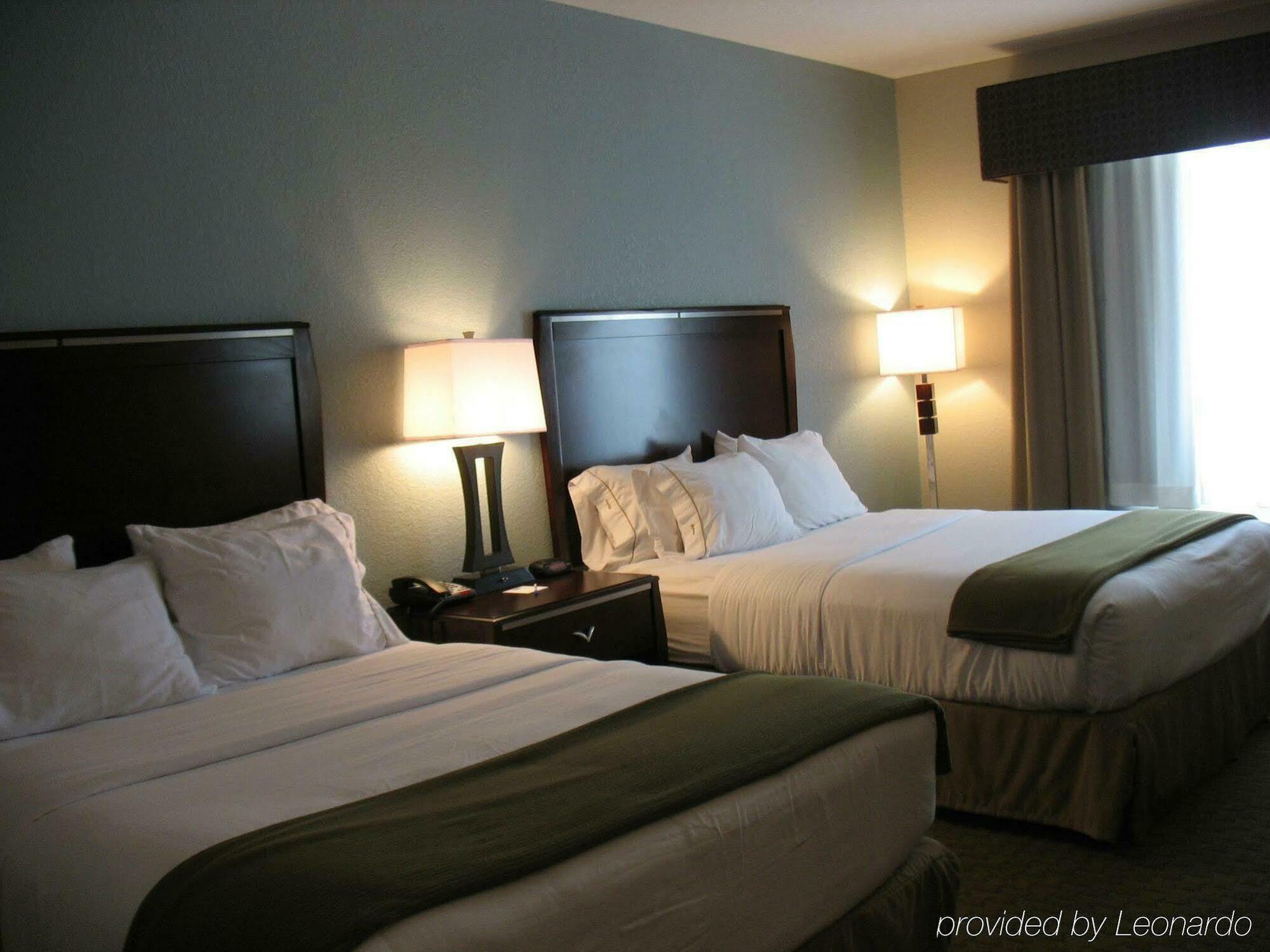 Holiday Inn Express & Suites Pittsburg, An Ihg Hotel Room photo