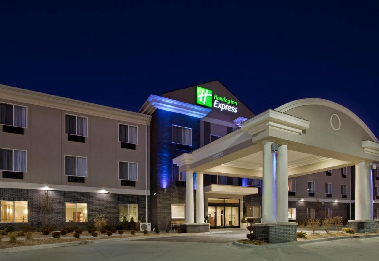 Holiday Inn Express & Suites Pittsburg, An Ihg Hotel Exterior photo