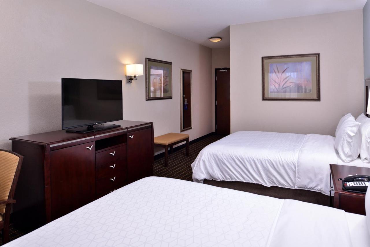 Holiday Inn Express & Suites Pittsburg By Ihg Exterior photo